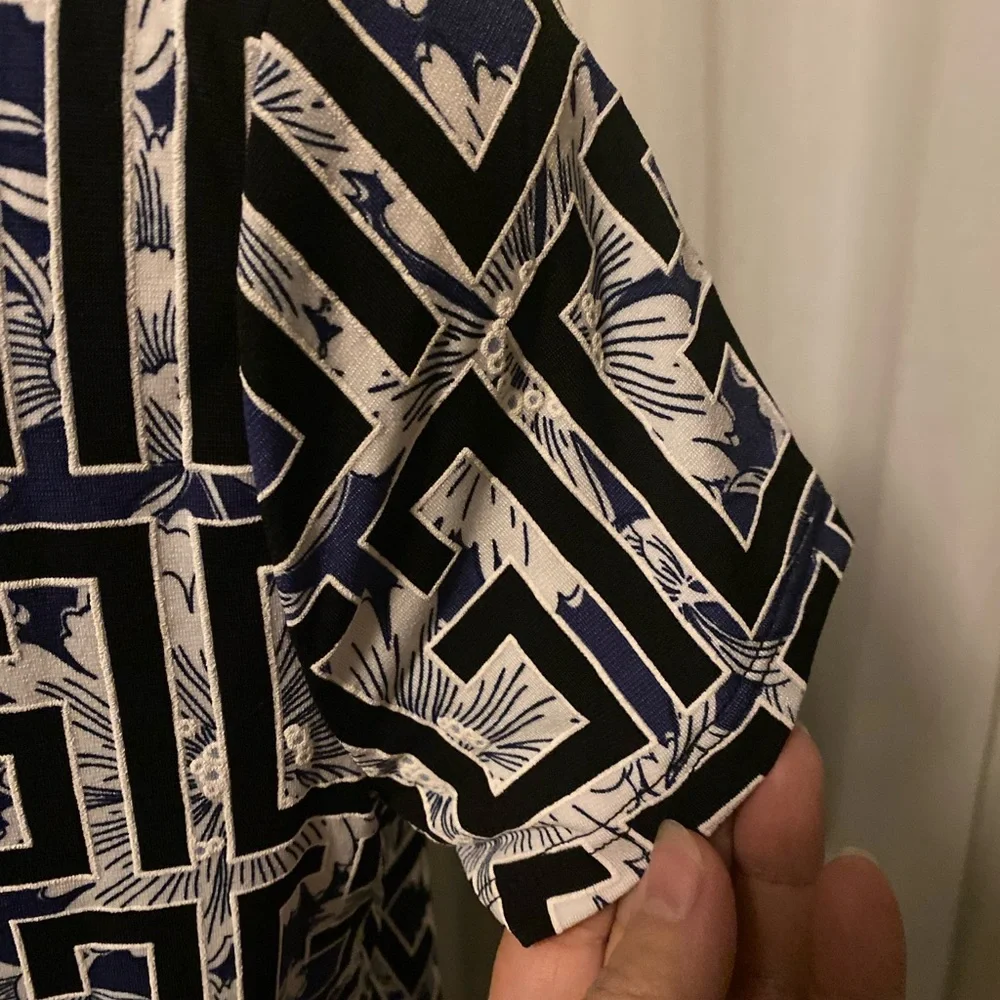 80 Park By Design sz M Blue and Black Floral and Geometric Pattern Short Sleeves - Picture 6 of 8